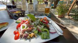 Griechischer Salat Taverne am Damnoni Strand