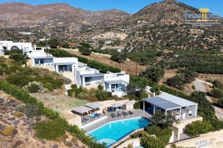 Ferienobjekt Luxus-Studios – Adults Only, Pool mit Poolbar- Video – Gal-Br 2001 Ferienobjekt Luxus-Studios – Adults Only, Pool mit Poolbar- Video – Gal-Br 2001