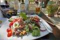 Griechischer Salat am Damnoni Strand ca. 80 m entfernt