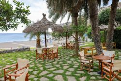 Strandtaverne am Strand von Souda Bay ca. 2,6 km entfernt